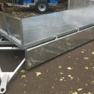 Silver Site Tow Able Turn Table Trailer